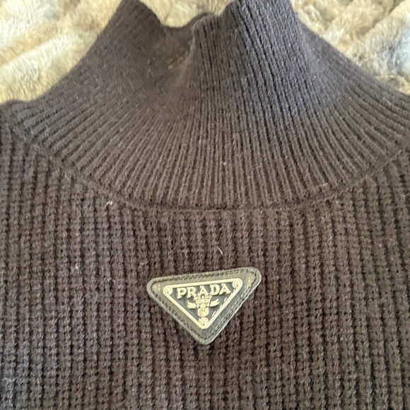 Black Cropped Turtleneck Sweater - Picture 2 of 2